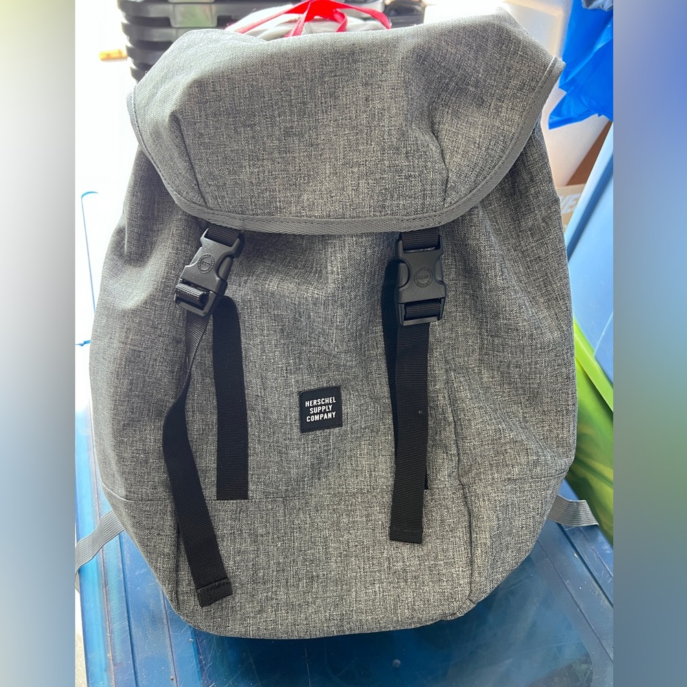 Herschel backpack- grey